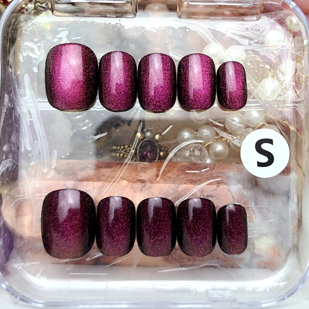 Burgundy Cateye Press-On Nail Set